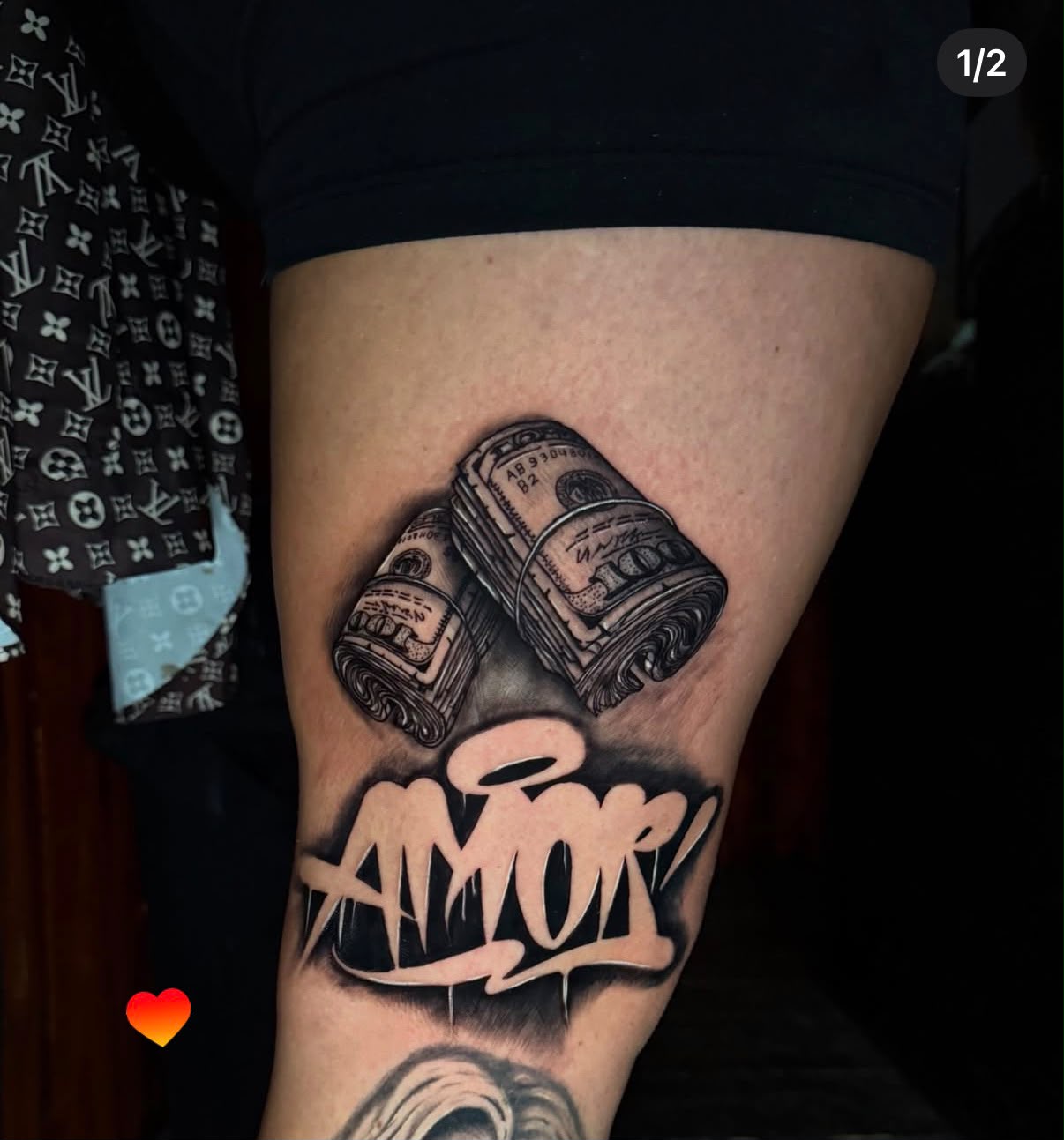 Tattoo: Geldrollen mit Schriftzug "Amor", Black & Grey